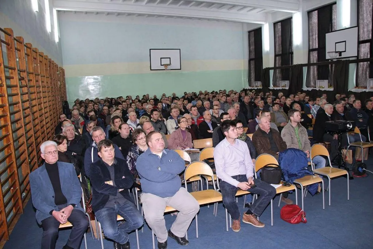 Liczni uczestnicy konferencji przybyli aby znaleźć odpowiedź na pytanie dotyczące planowania sprzedaży jabłek w br. i produkcji w następnych latach