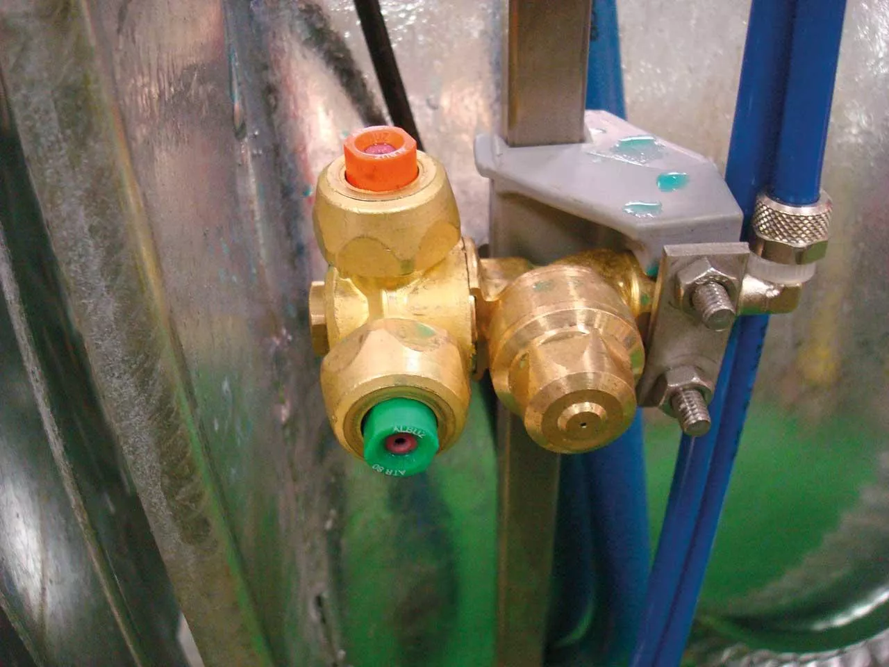 Typy rozpylaczy i ich zastosowanie w sadach