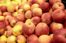 fruits, harvest, food and sale concept - ripe apples at grocery store or market