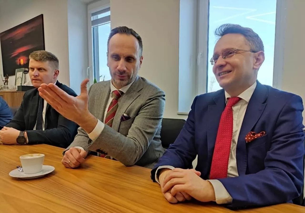 Piotr Uruski, Janusz Kowalski