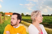 Obdarowany gospodarstwem syn nie pomaga matce. Czy można odwołać darowiznę?