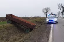 ciagnik jeździł bez kierowcy