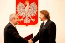 8 miesięcy temu Minister Jan Krzysztof Ardanowski wręcza akt powołania Piotrowi Serafinowi