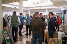 Szymon Jabłóński z firmy Symbioz podczas wykładu na temat biologicznych rozwiązań w ochronie truskawki