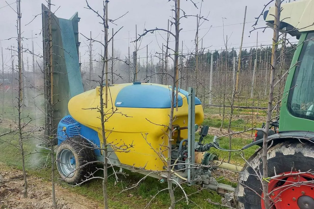 pierwsze zabiegi w sadach jabłoniowych