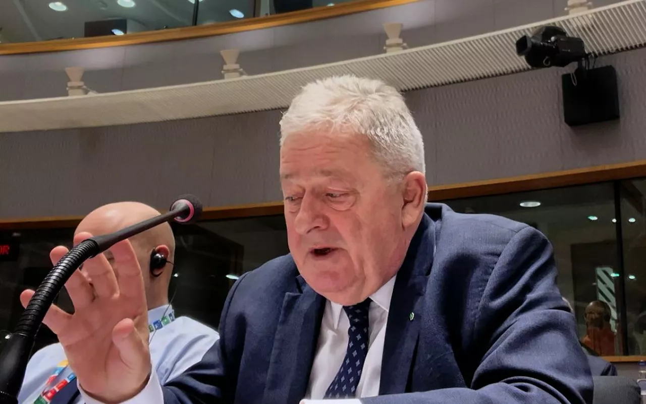 minister czeslaw siekierski