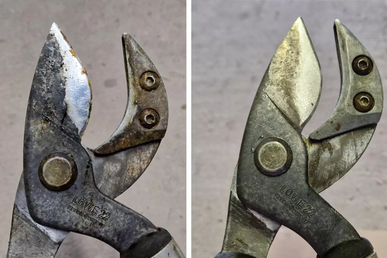 Zanim zetrzemy płyn do usuwania żywicy, czekamy do momentu, aż piania zacznie zmieniać kolor