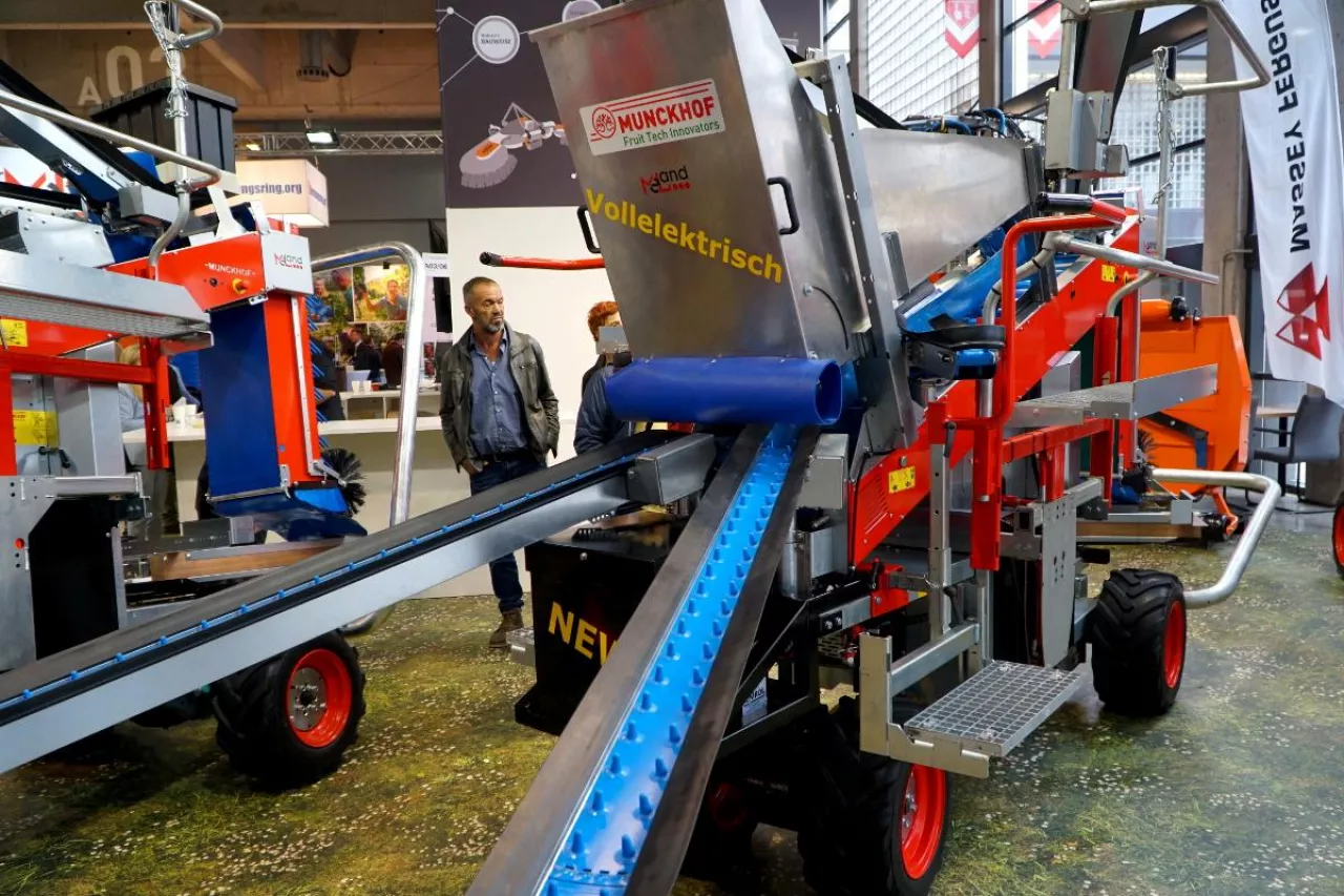 kombajn do zbiorów jabłek elektryczny