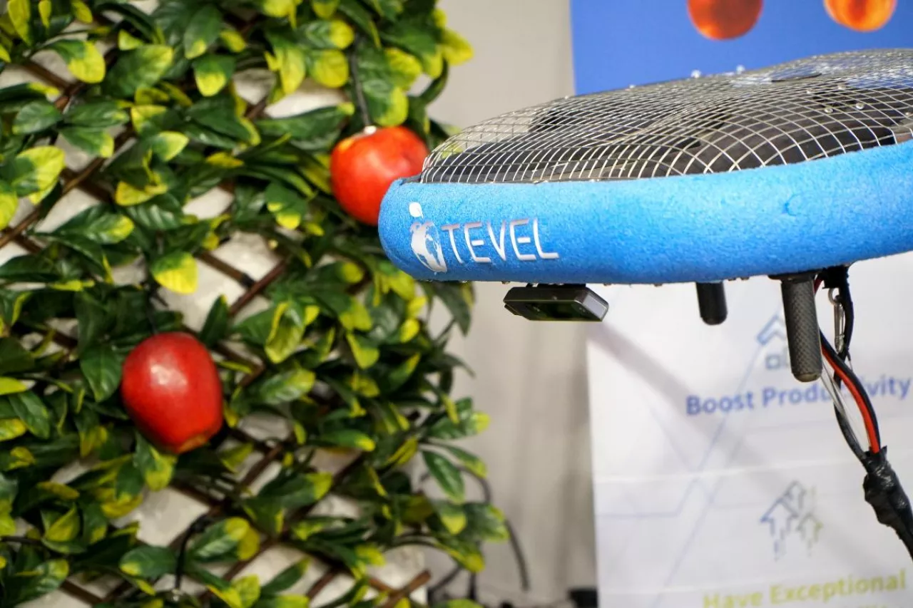 drony do zbiorów jabłek