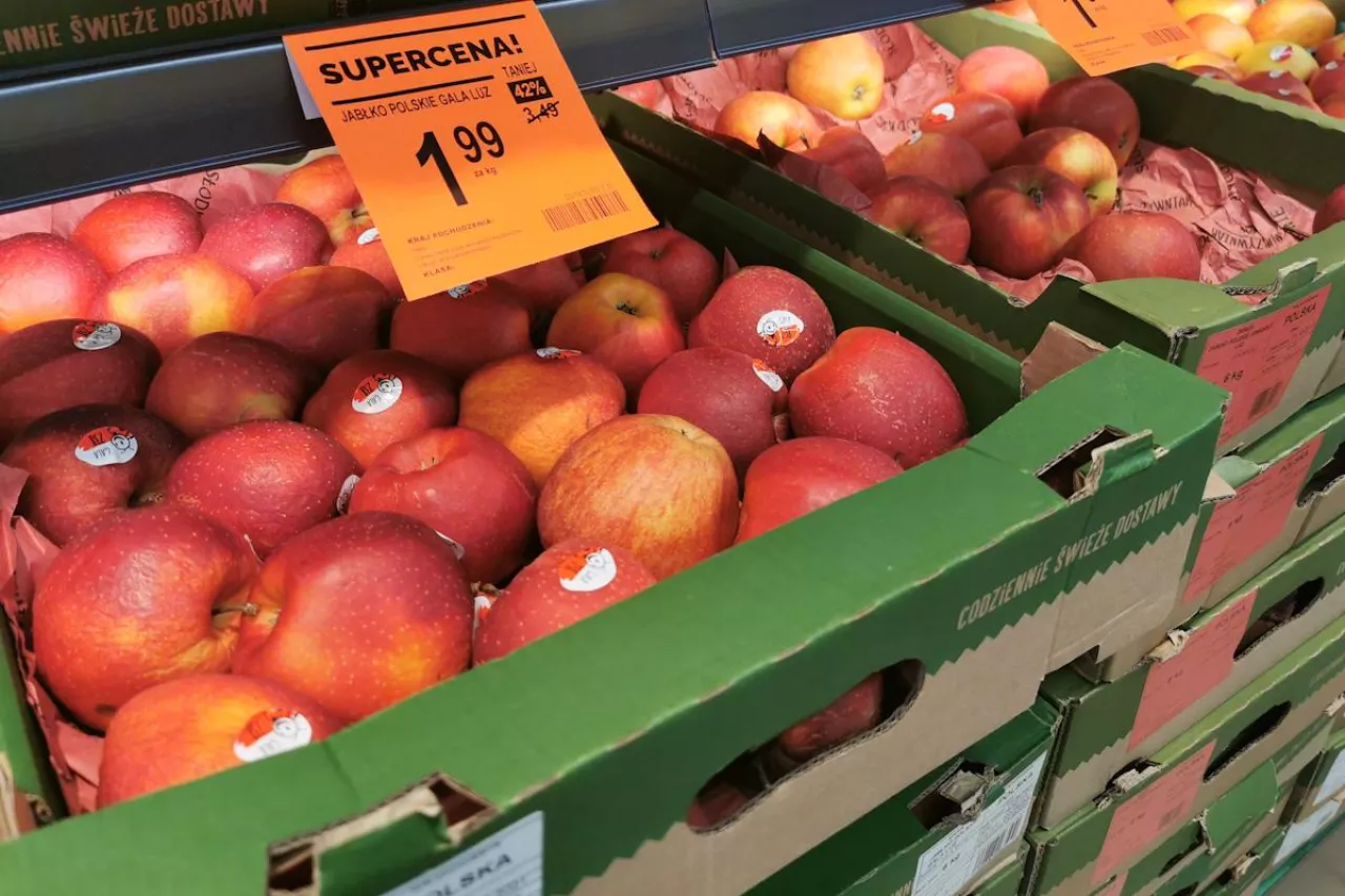 jabłka w promocji