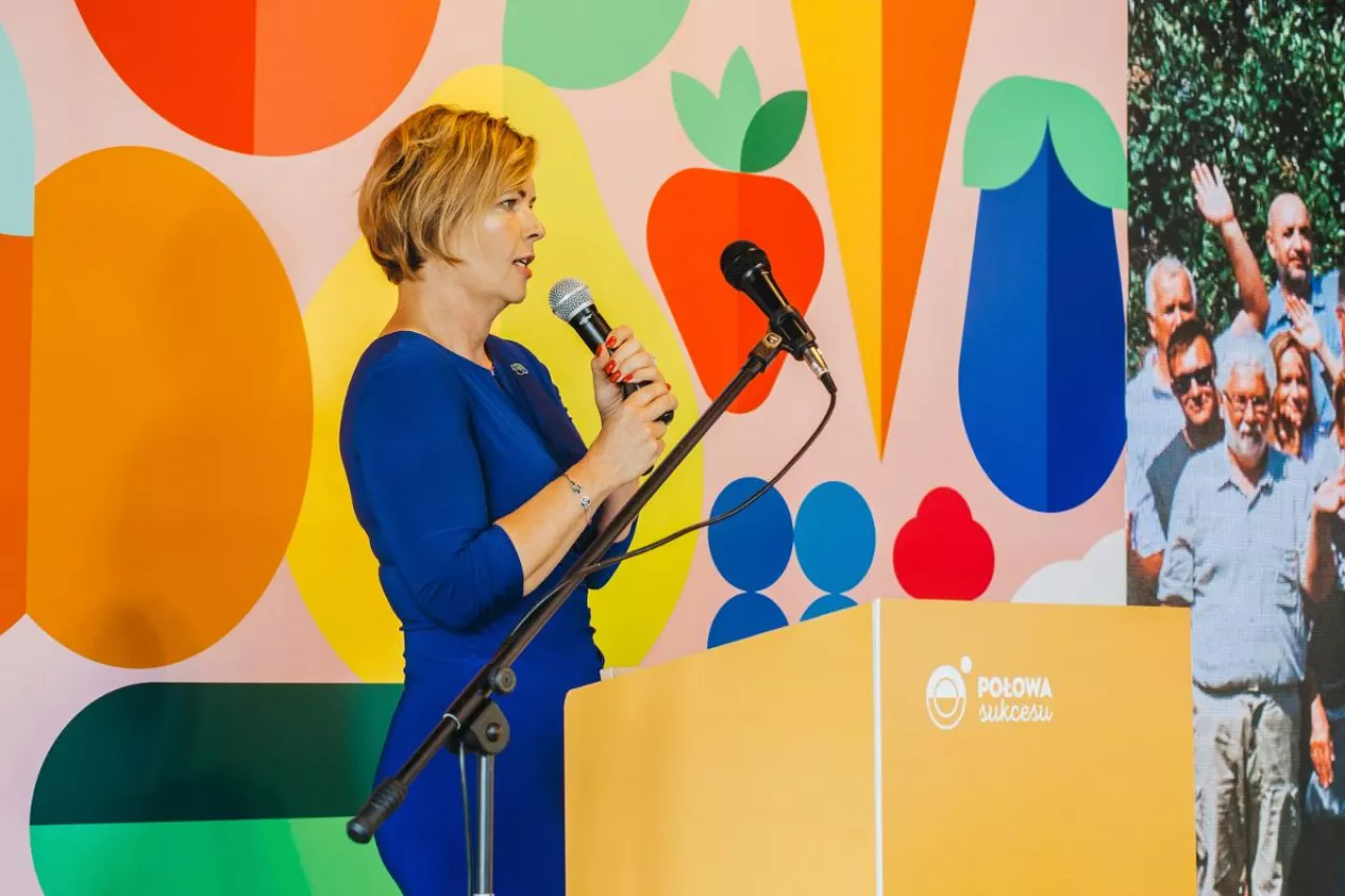 dominika kozarzewska