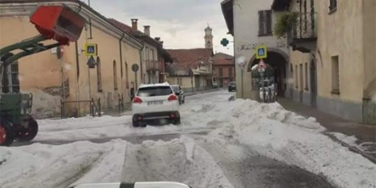 Otoczone sadami miasto Saluzzo na południe od Turynu