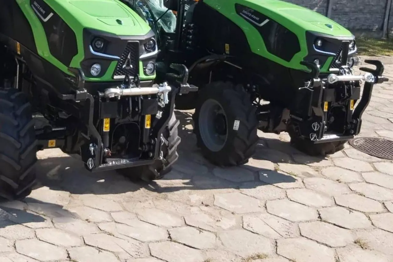 ciągnik z przednim tuzem