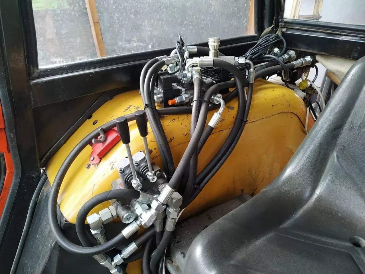 Sterowanie ciągnikiem C-360 i platformą sadowniczą z górnej półki