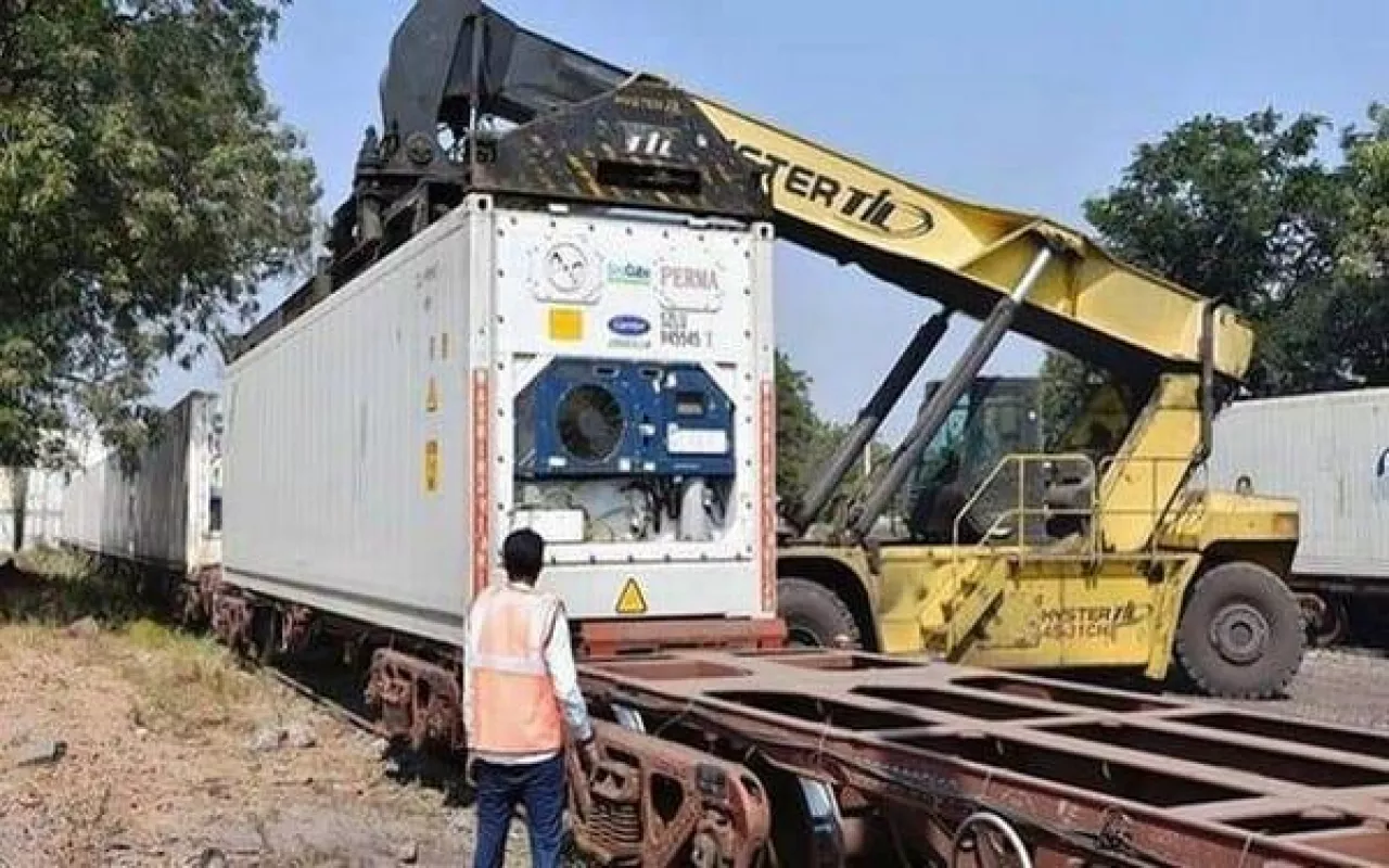 Pierwszy w Indiach ‘Owocowy pociąg‘