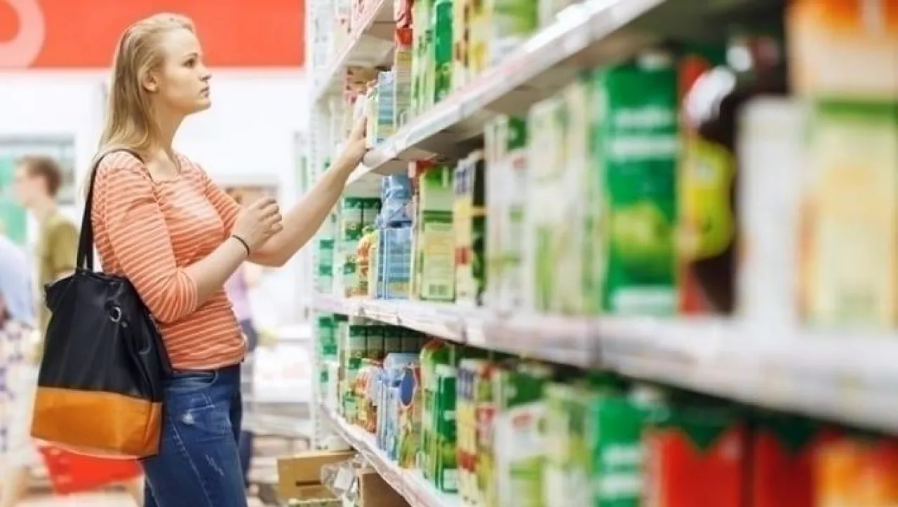 Soki i najpoje na półce sklepowej