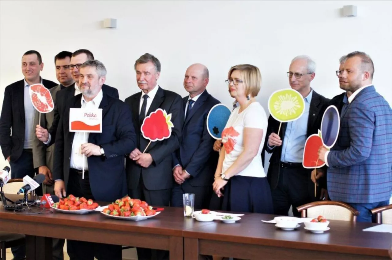 Organizatorzy i partnerzy projektu “Czas na polskie superowoce!”