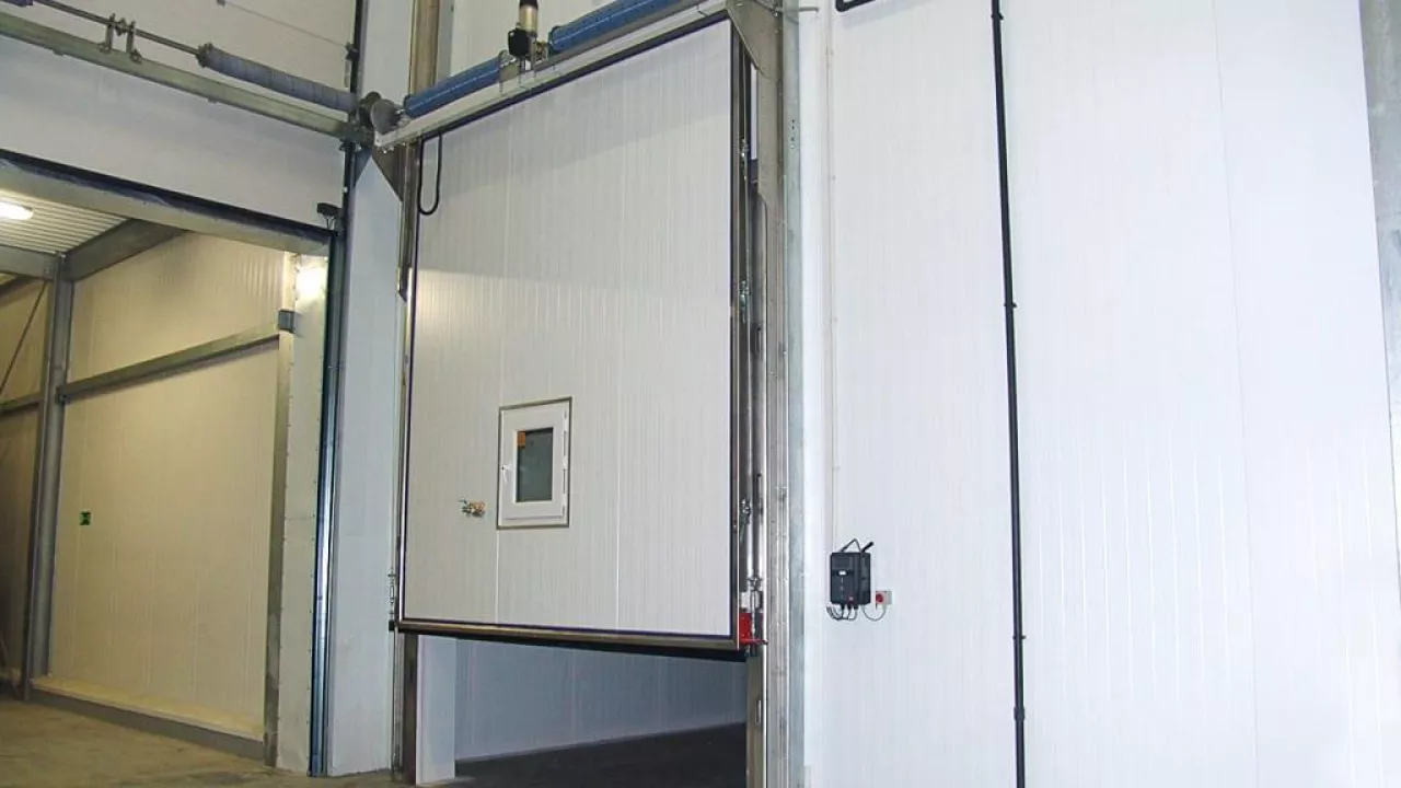 Fot. 1. Uhonorowani wyróżnieniem za aktywną promocję polskiego sektora rolno-spożywczego w Hiszpanii przedstawiciele grupy WIL-SAD (od prawej) Andrzej Ciara, Szymon Koc i Dominika Sosnowska wraz z Witoldem Bogutą