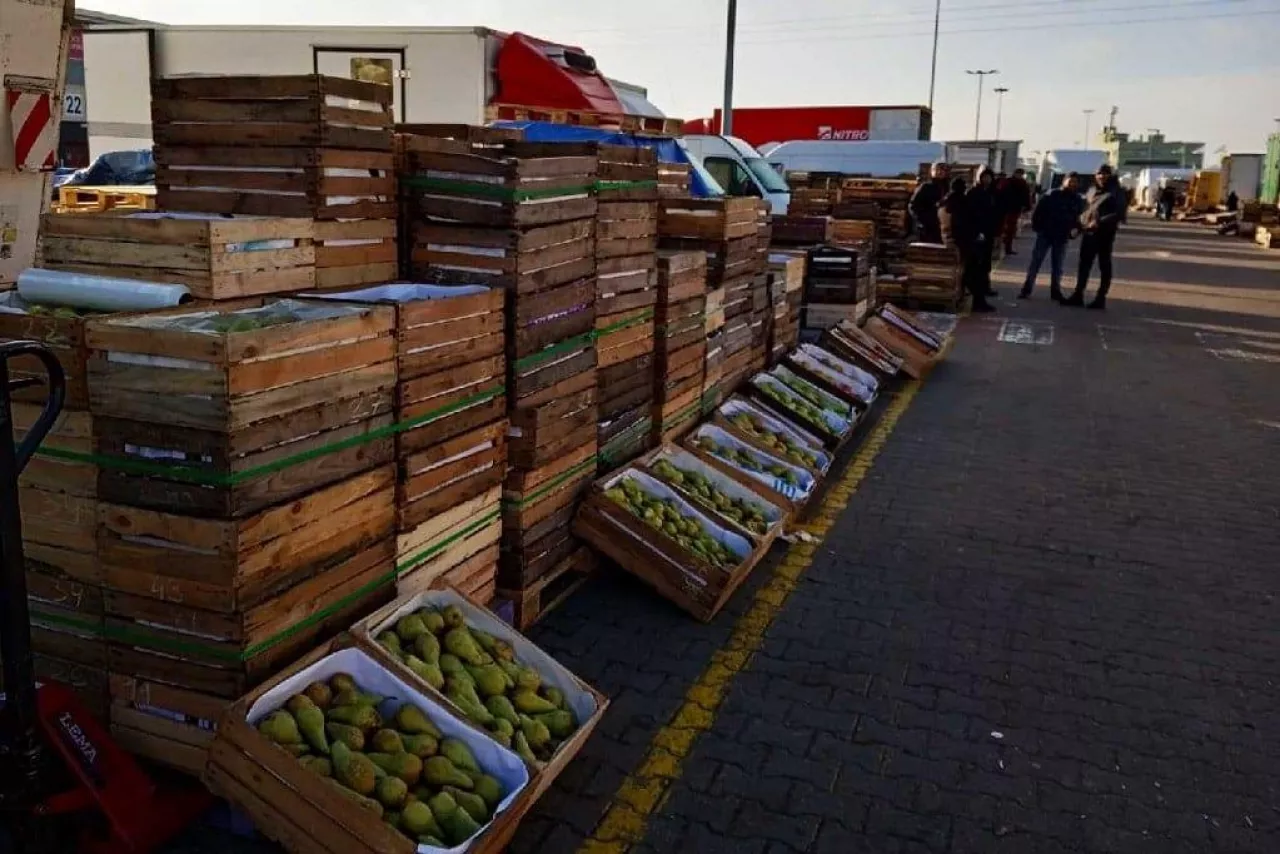 Hurtowe ceny owoców - rymek w Broniszach