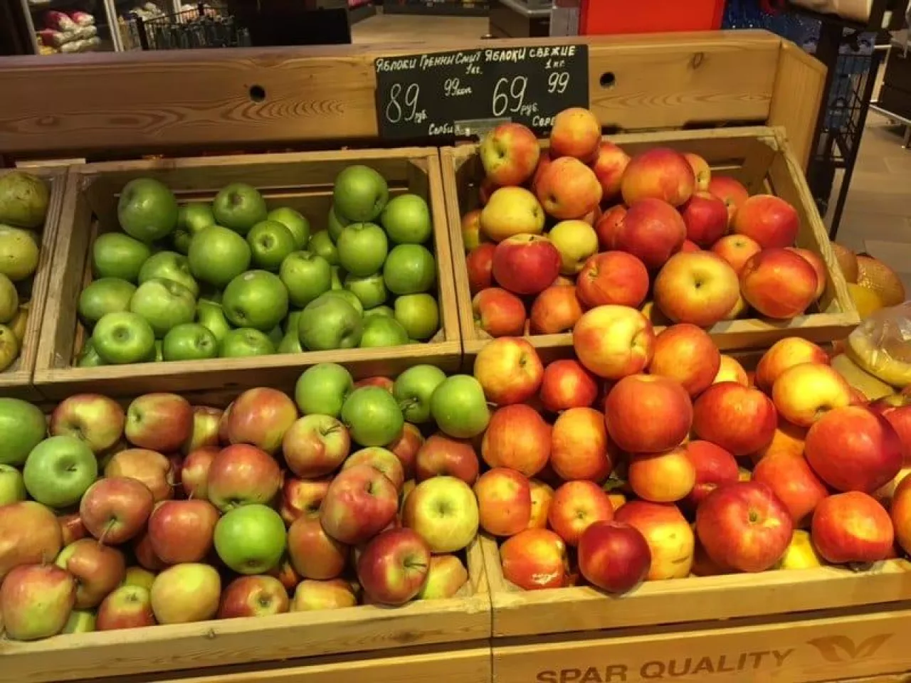 Jabłka w sklepie
