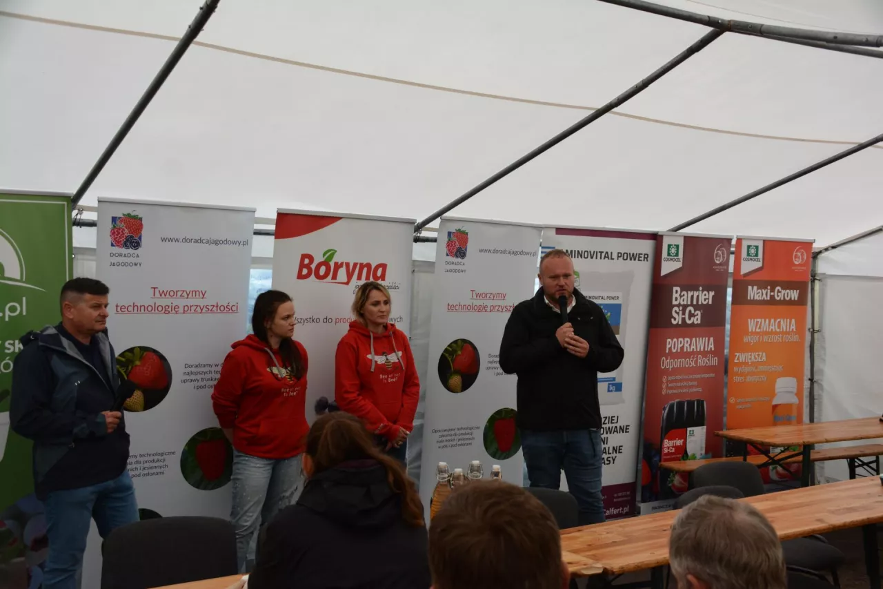 Jarosław Barszczewski (Calfert) podczas dyskusji nad jesiennymi schematami nawożenia