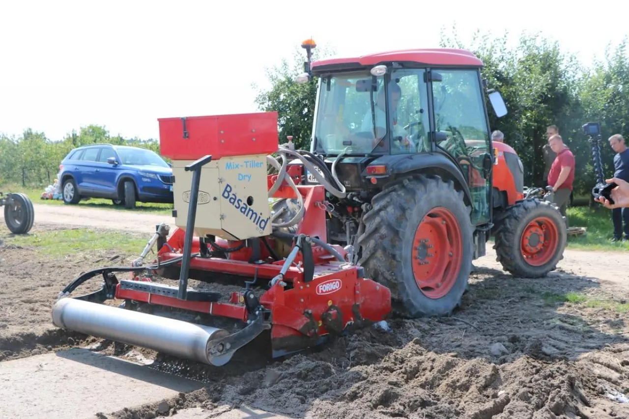 odkażanie gleby pod plantację truskawek