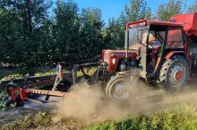 kombajn do zbioru jabłek przemysłowych