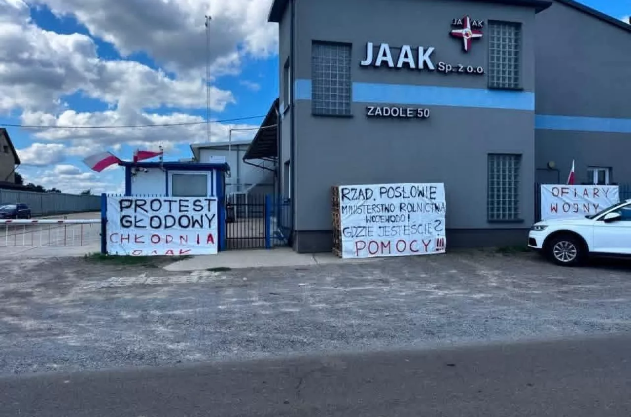 Strajk głodowy w chłodni „JAAK”. Nie importowali malin z Ukrainy i mogą ...